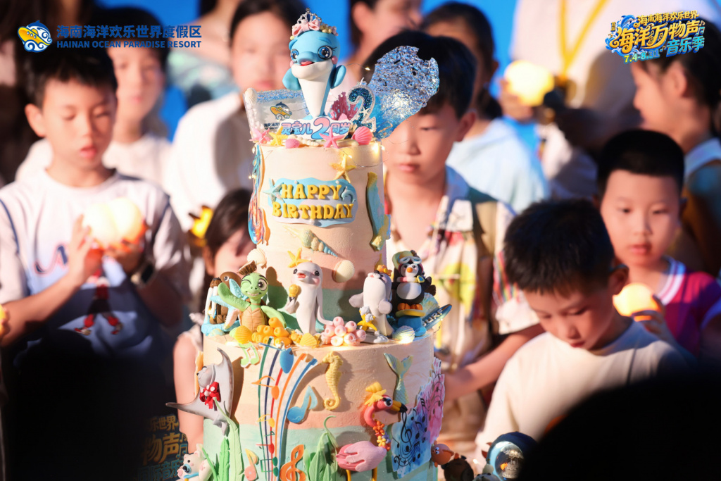 Hainan Dolphin birthday 5.jpg