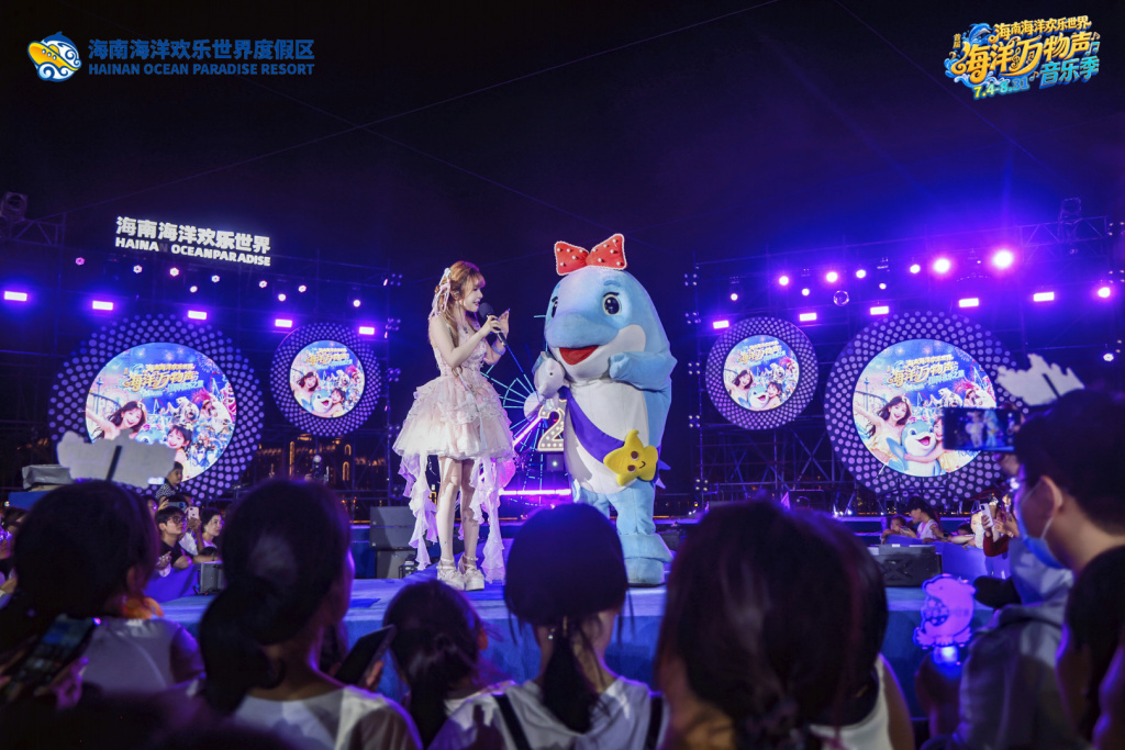 Hainan Dolphin birthday 8.jpg